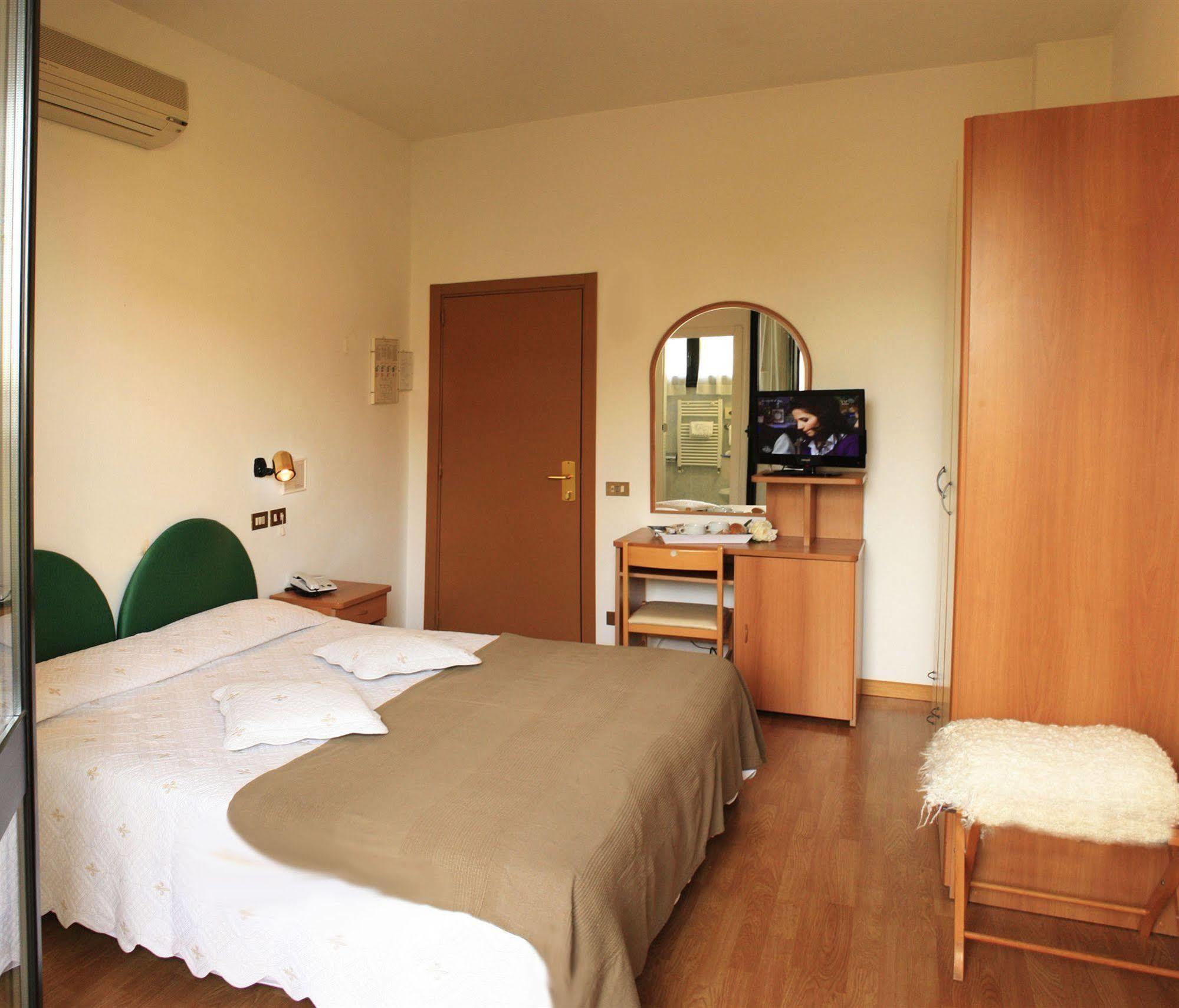 Hotel Aggravi Кианчано Терме Екстериор снимка
